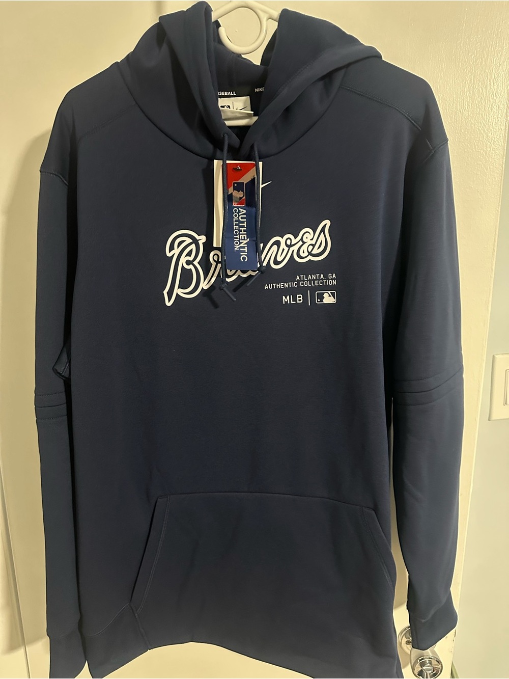 Nike Men’s Therma Fit Atlanta Braves Pullover Hooded Sweatshirt